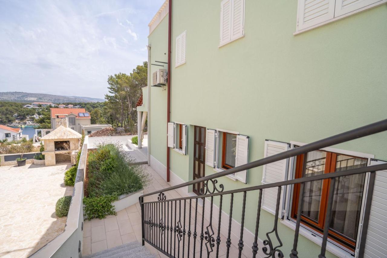 Villa Kalinic Milna  Luaran gambar