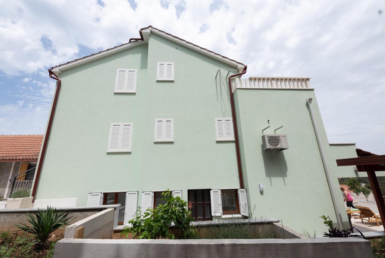 Villa Kalinic Milna  Luaran gambar